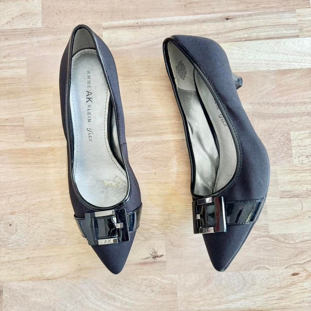 Anne Klein fabric and patent leather buckle kitten heel 7.5